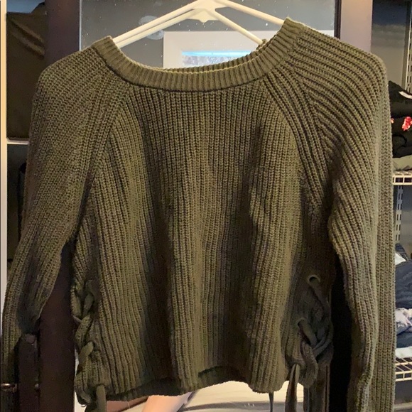 Cropped Sweater - Picture 1 of 1